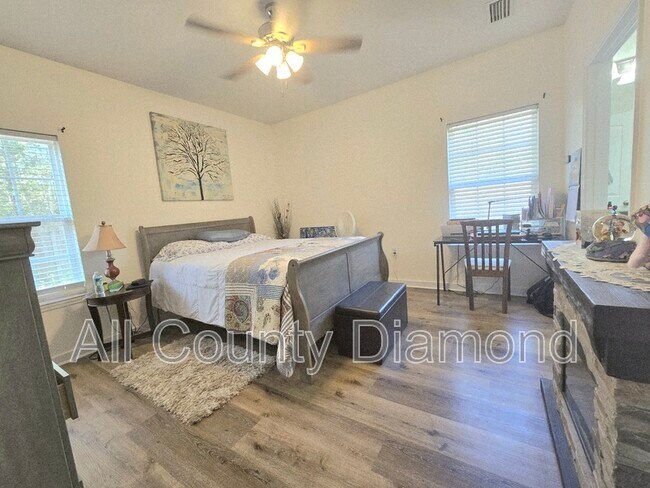 Building Photo - 13805 Flamingo Ave