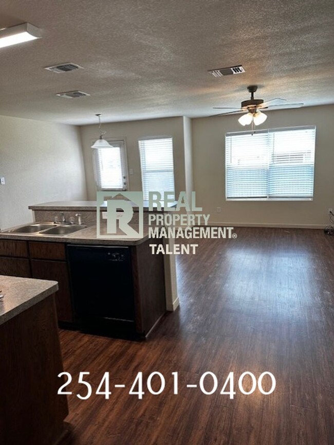 Building Photo - Charming 3-Bedroom, 2.5-Bathroom Duplex in...