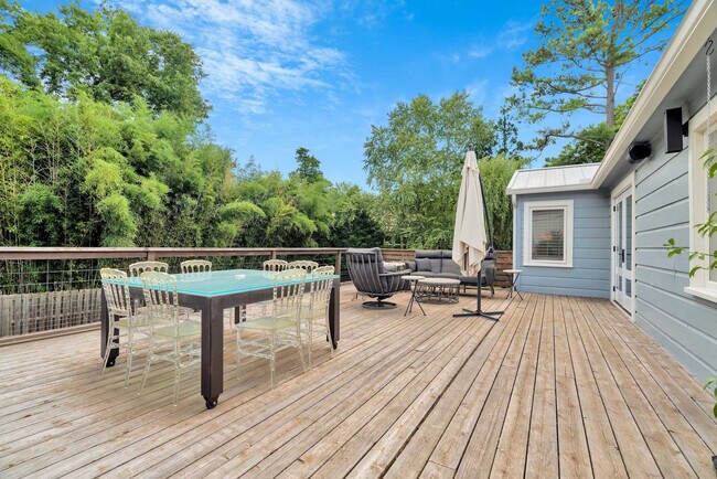 Building Photo - 802 N Park Ave