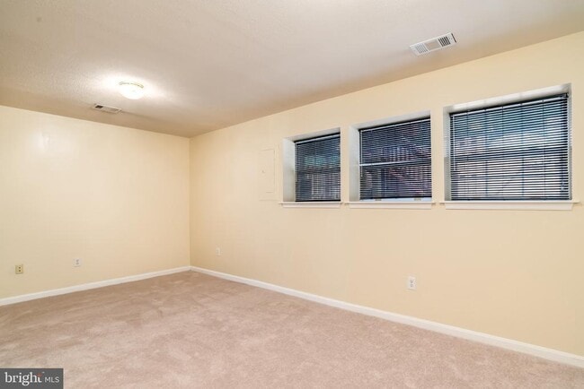 Building Photo - 5552 Jowett Ct