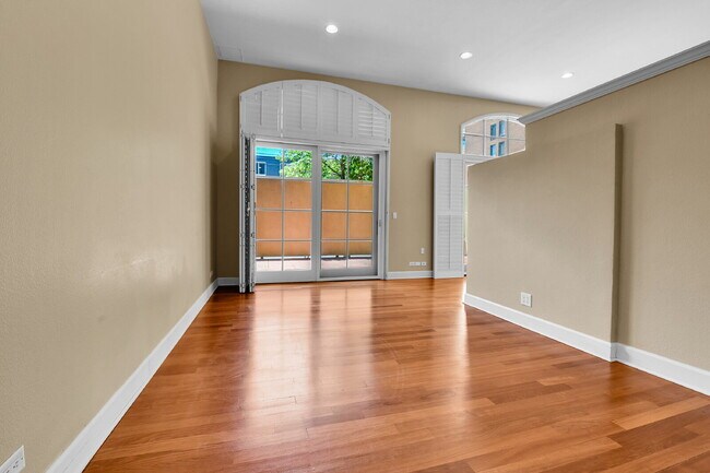 Building Photo - $1,900.00, 1 bed, 1 bath, located in Denve...