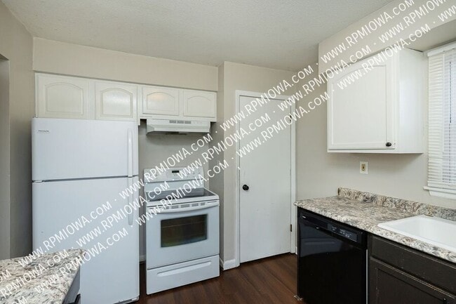 Building Photo - 312 NE Trilein Dr