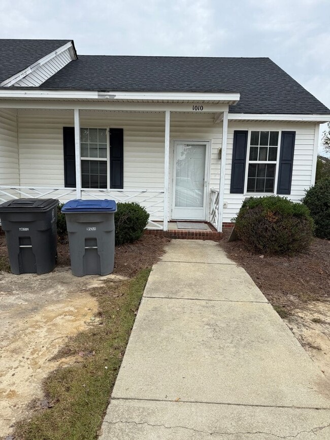 Primary Photo - Freshly Painted Townhome
