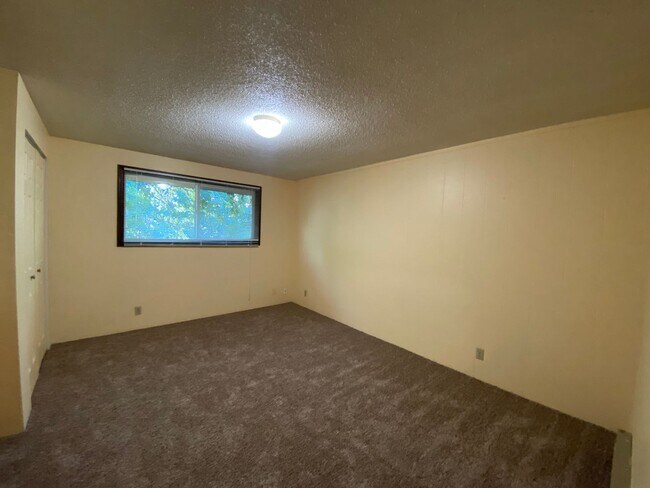 Building Photo - 2469 Miami Ln