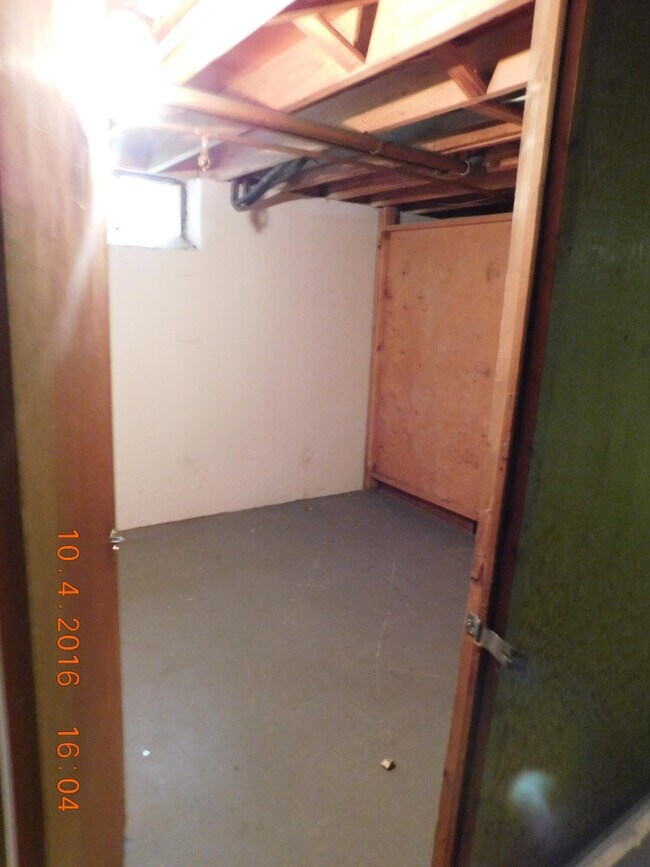 Building Photo - 444 N Fox Hills Dr