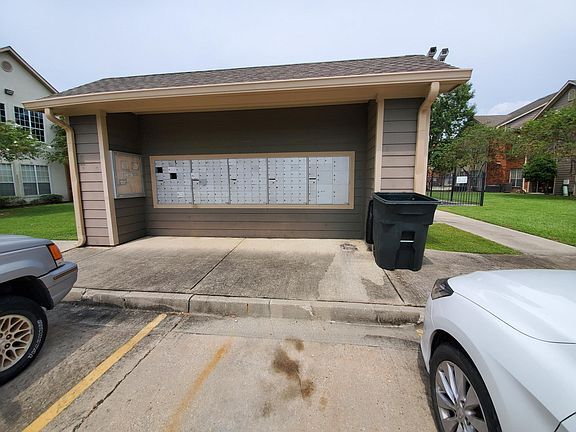 Building Photo - 710 E Boyd Dr