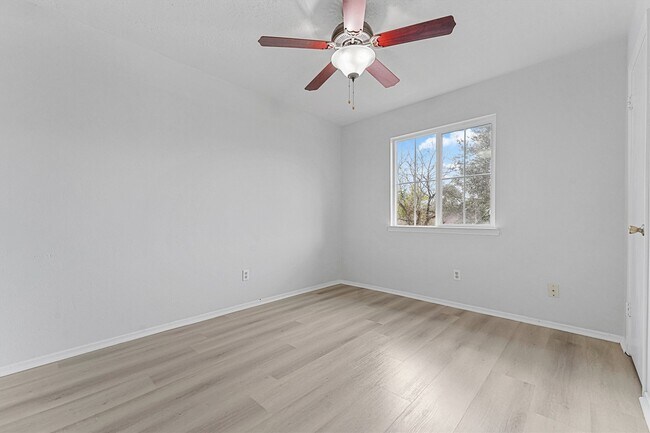 Building Photo - 15326 Peachmeadow Ln