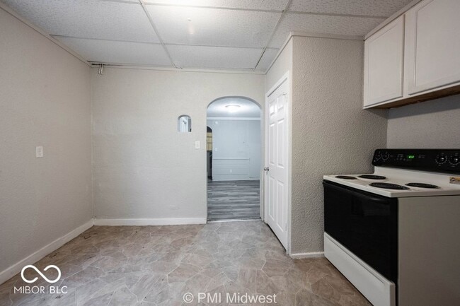 Building Photo - 240 N Beville Ave