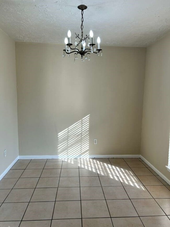 Building Photo - 12322 South Dr