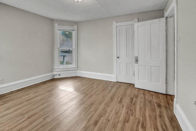 Building Photo - 1120 1/2 Washington St