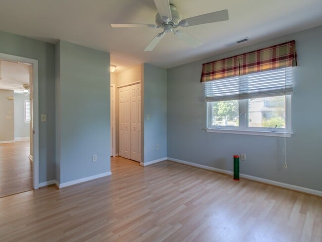 Building Photo - 159 Lakeside Dr