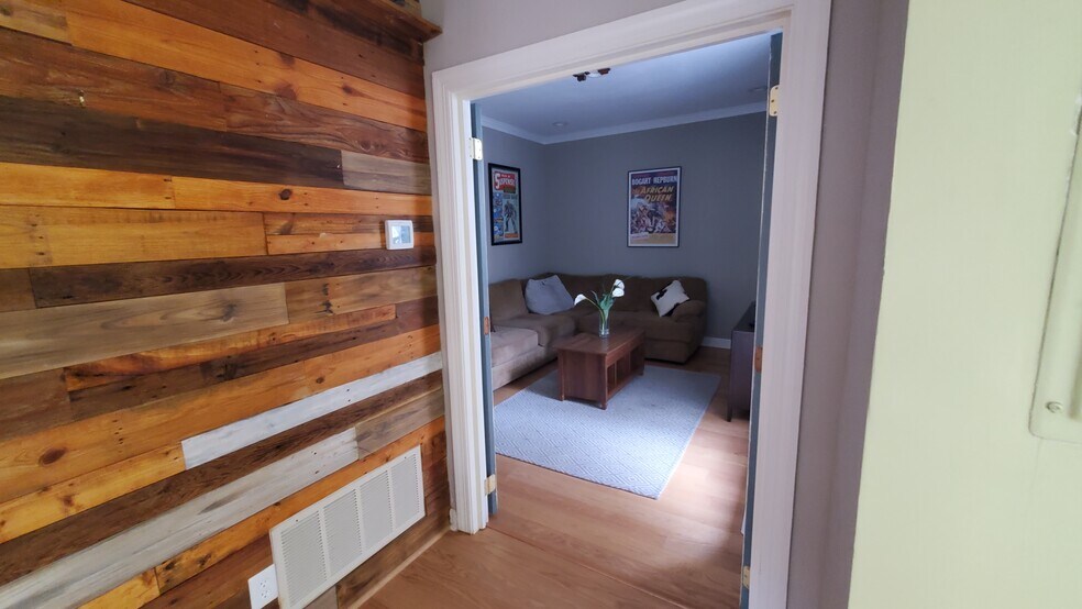 Building Photo - 5927 Sentinel Dr