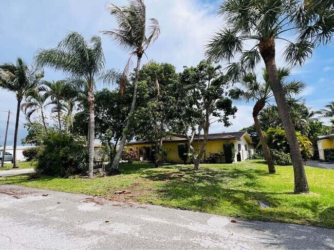 Building Photo - 7834 Edgewater Dr