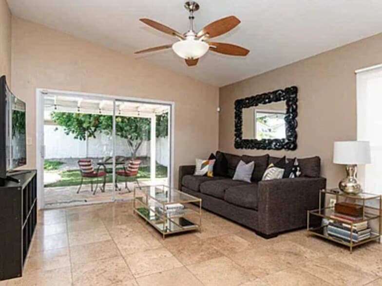 Building Photo - 318 W Sandra Ter