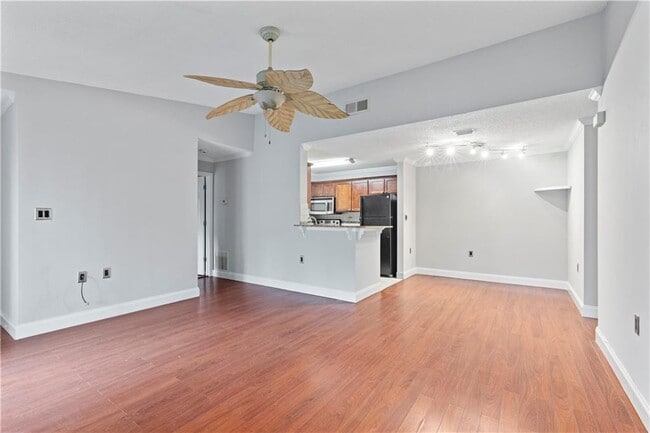 Building Photo - 640 Granville Ct