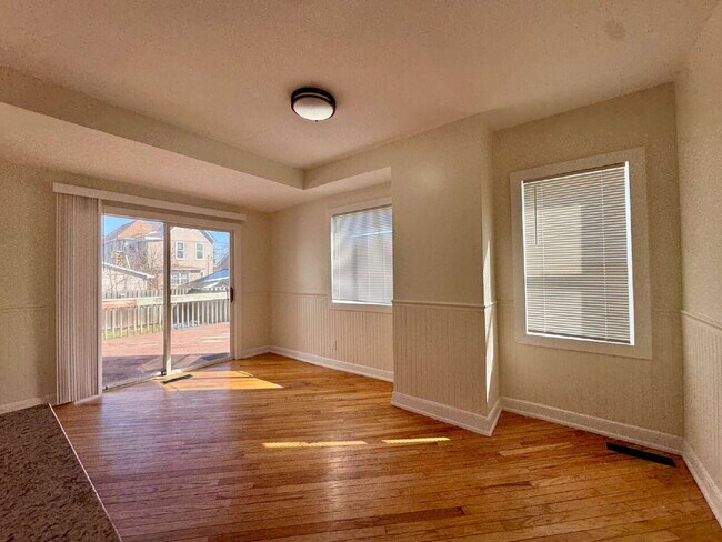 Building Photo - Ottawa Southside – 3 Bed / 2 Bath Duplex