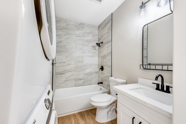 Building Photo - 91-284-284 Hanapouli Cir