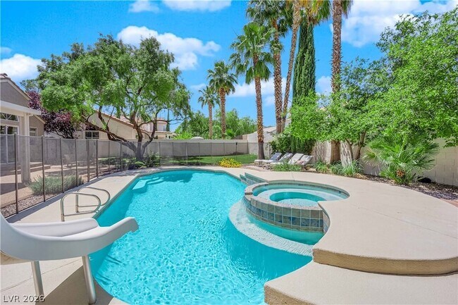 Building Photo - 8112 Tropic Isle Cir