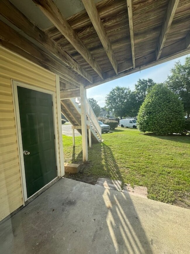 Building Photo - Holton Place - McClelland Dr.