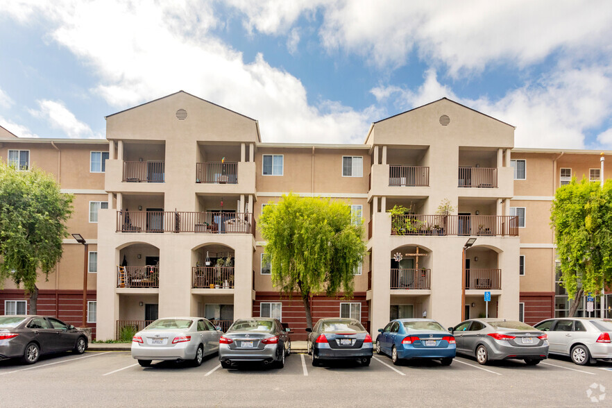 Building Photo - Summercrest Villas