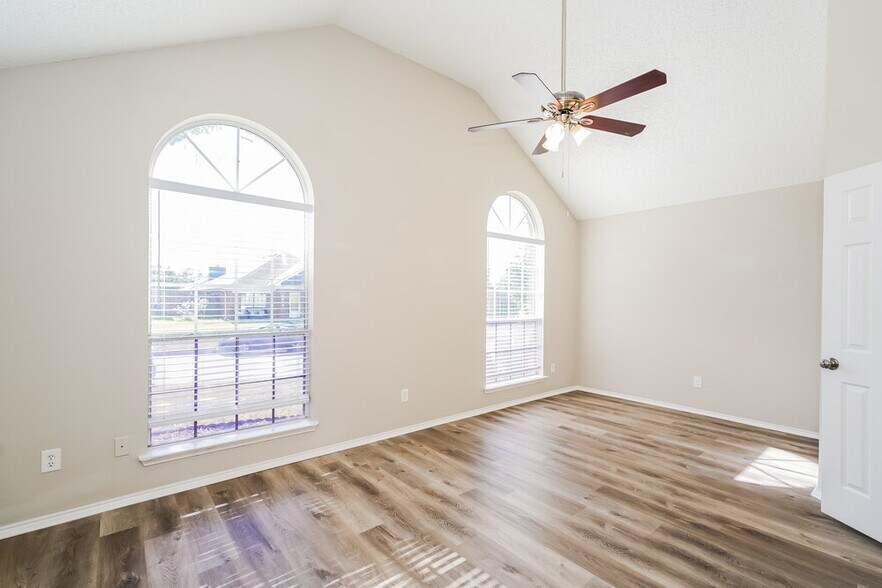 Building Photo - 4813 Cable Dr