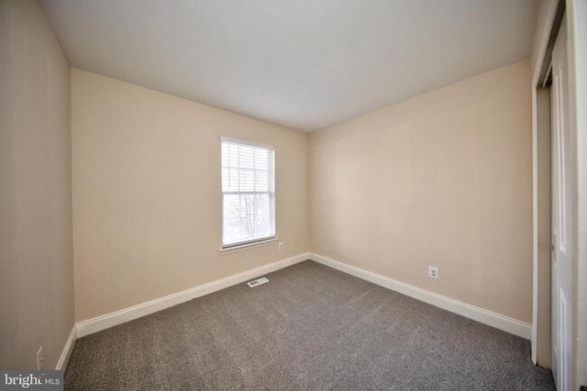 Building Photo - 580 Callander Way