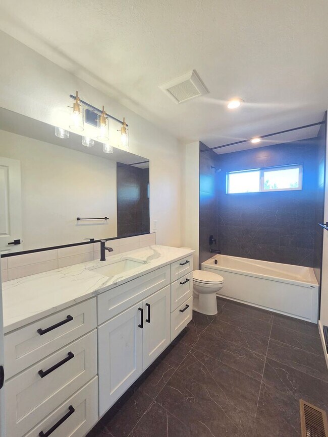 Building Photo - $2,500 - 4 Bed / 2.5 Stunning Home in Five Mile Prairie Neighborhood