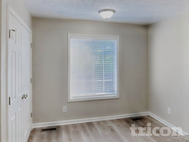 Building Photo - 989 Chesire Way