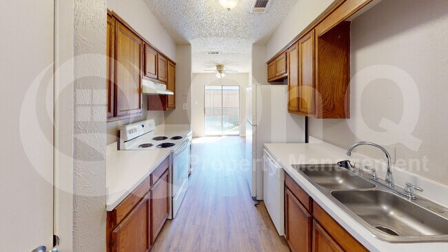 Building Photo - 722 Prairie Creek Dr