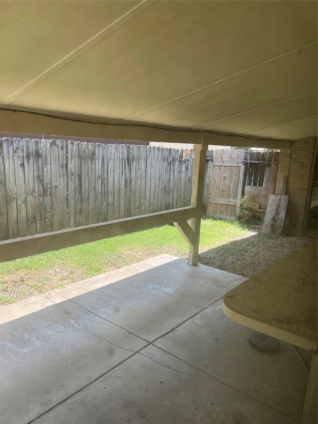 Building Photo - 2218 Stillmeadow Dr