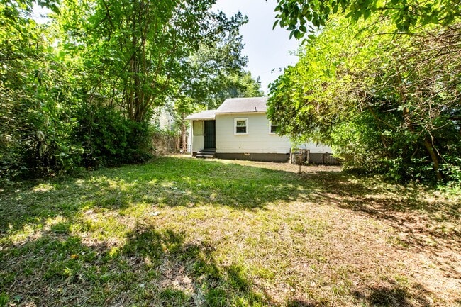 Building Photo - 1555 Venetian Dr SW