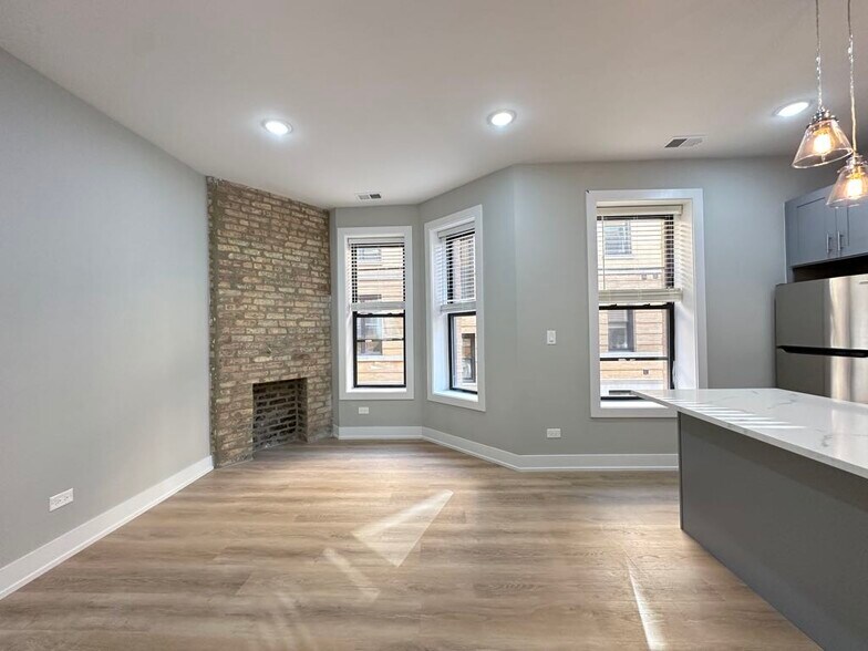Building Photo - 419 W Belden Ave