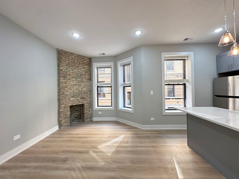 Building Photo - 443 W Belden Ave