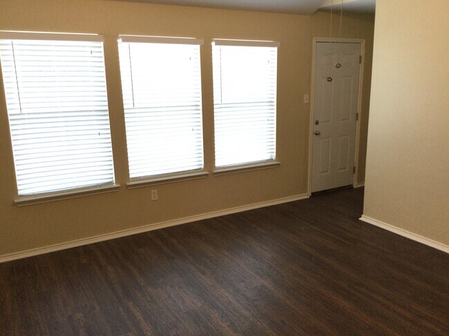 Building Photo - 5589 Hunters Bend Ln