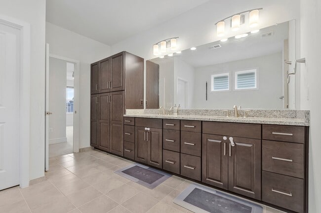 Building Photo - 22956 Aurora Vw Dr