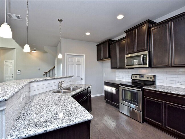 Building Photo - Alluring  Single Family Home | 3 BR/2.5BA | Peaceful Backyard| Coming Soon!