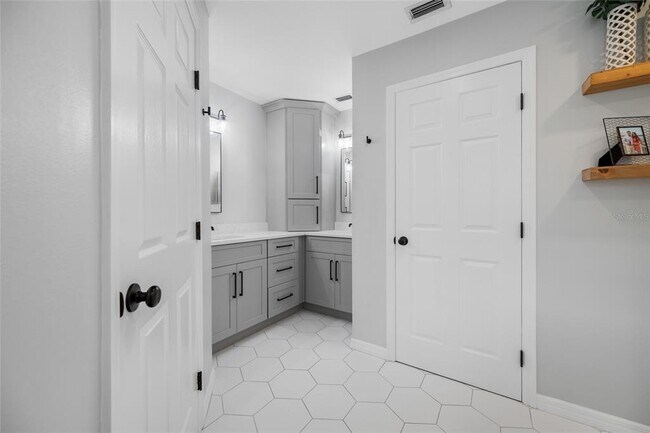 Building Photo - 2808 Southpointe Ln