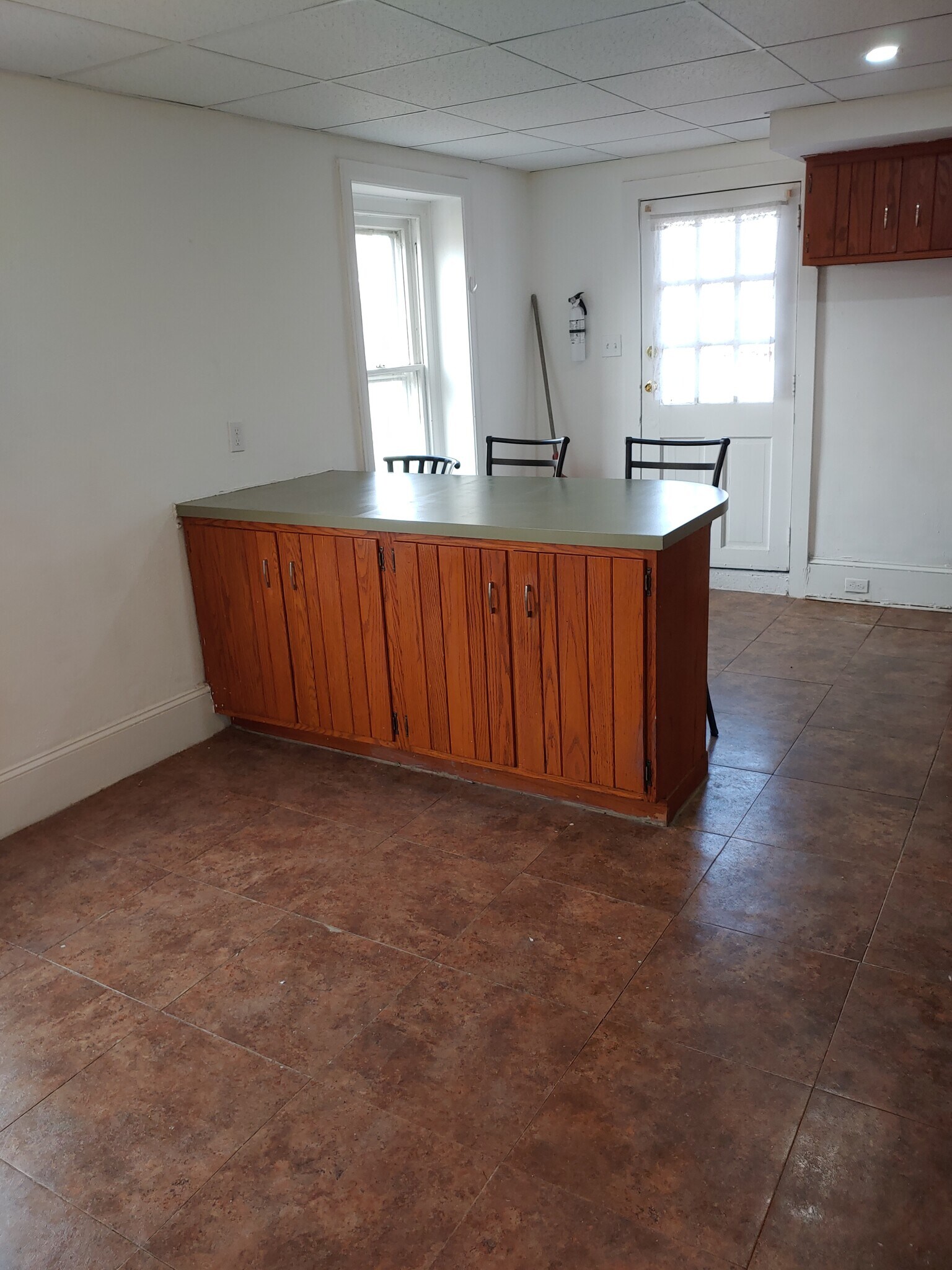 kitchen island - 23 North Front Street