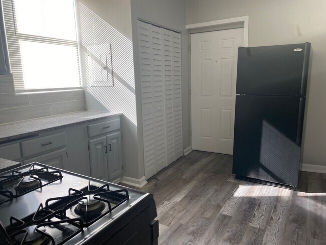 Building Photo - 7614 S Maryland Ave