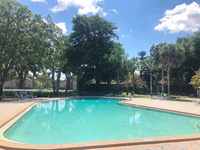 Building Photo - STRATFORD CONVENIENT 1/1 CONDO IN SEMINOLE...