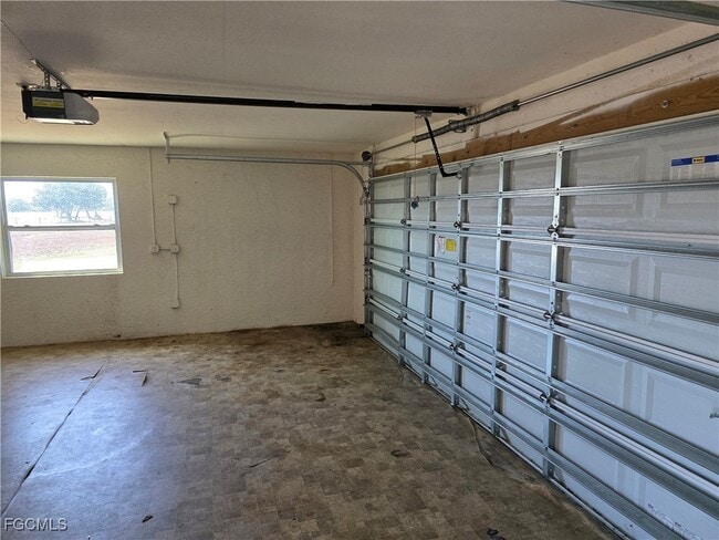 Building Photo - 5010 Dolphin Ct