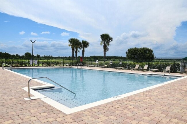 Building Photo - 4800 Riverwalk Dr