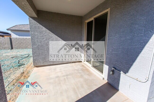 Building Photo - 36005 W San Clemente Ave