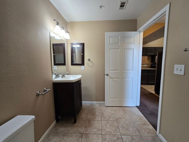 Building Photo - CANYON CREST CONDO
