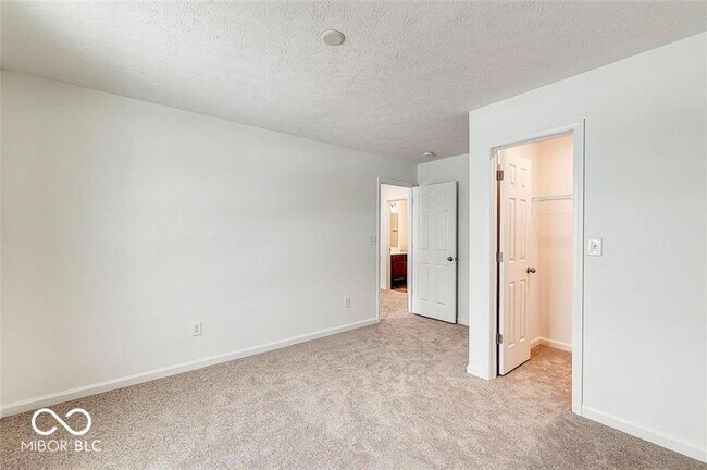 Building Photo - 5296 Maywood Dr