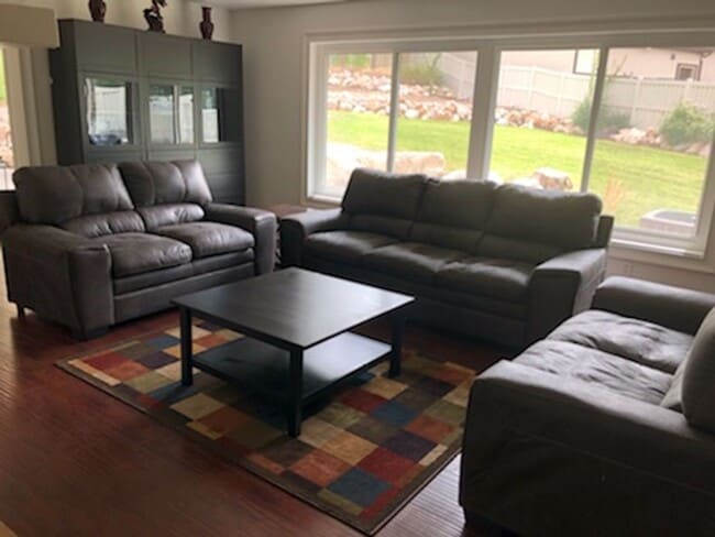 Building Photo - 3500 sq ft home with huge yard in Olympus ...