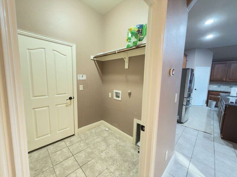 Building Photo - 521 Eastbrook Dr