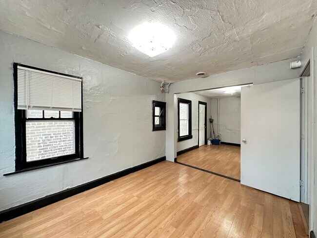 Building Photo - 1514 N Elston Ave