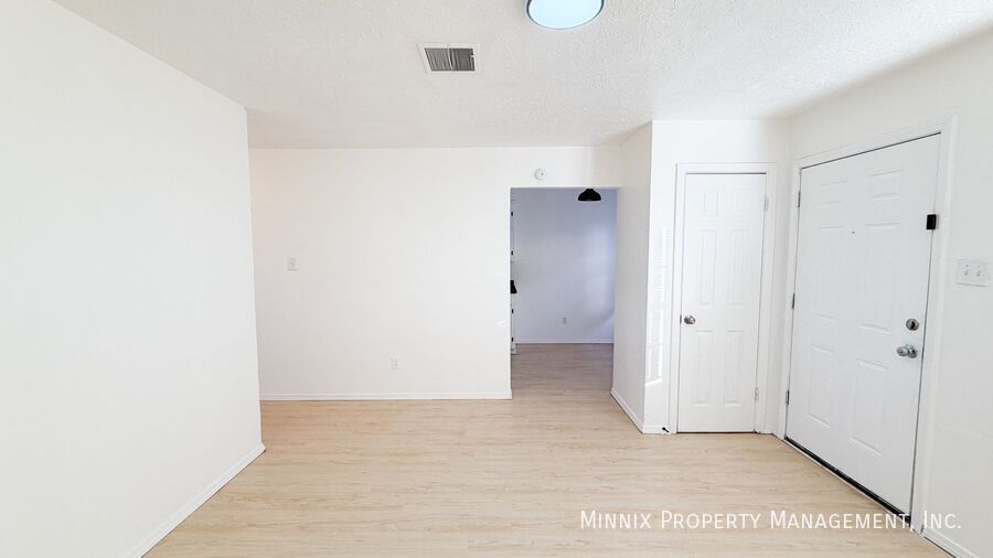 Building Photo - 5005 Avenue W