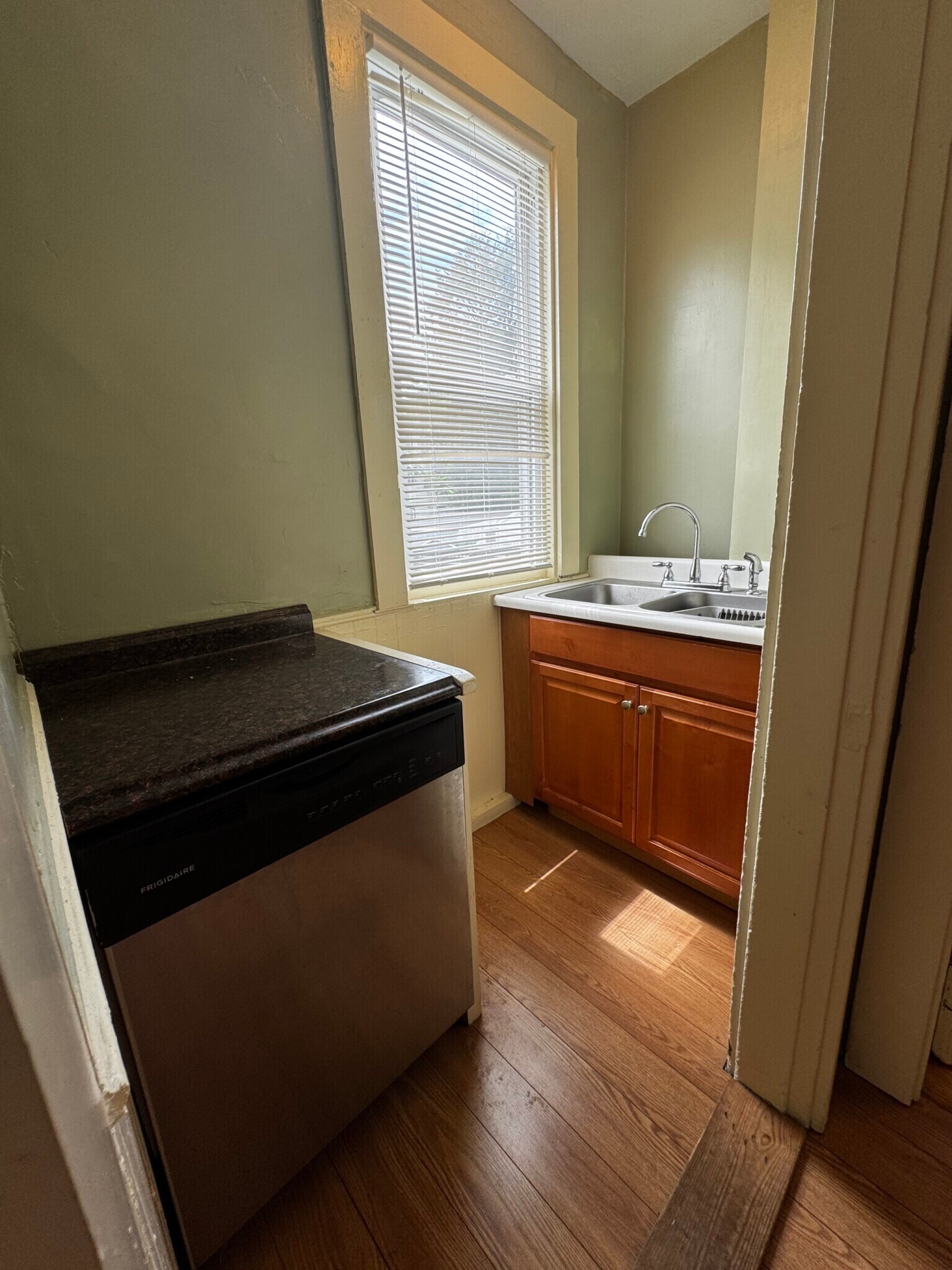 Building Photo - 374 Highland Ave